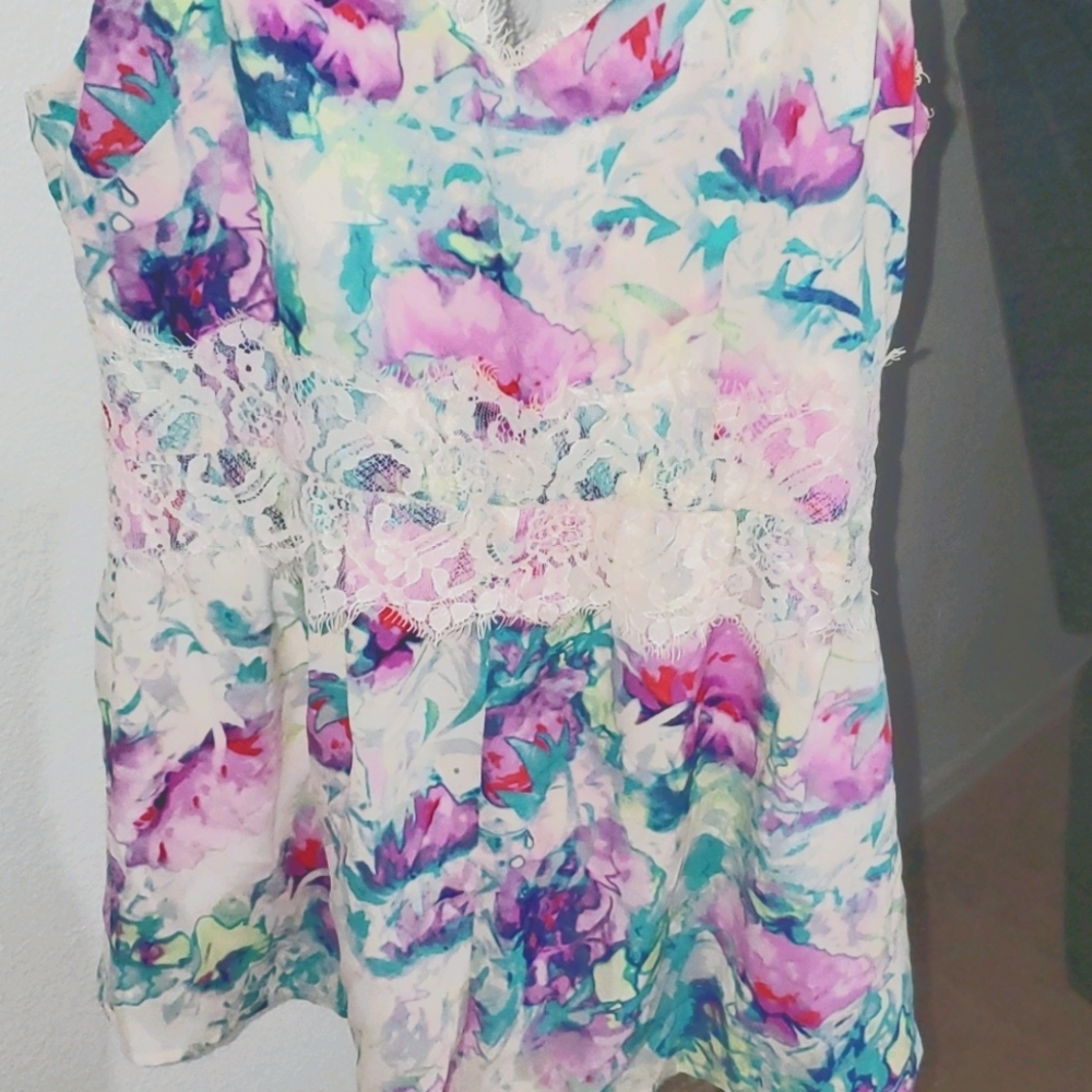 Beautiful v-neck romper with lace trimming